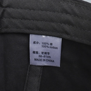 Detail eines Baseballcap-Etiketts aus 100 % Baumwolle mit verstellbarer Größe 58-61 cm