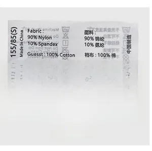 Dettaglio dell'etichetta di lavaggio con composizione 90% nylon e 10% elastan per donna