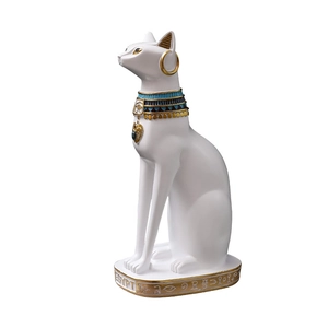 Statua moderna di gatto egiziano Bastet bianco con collare dorato per decorazione d'interni