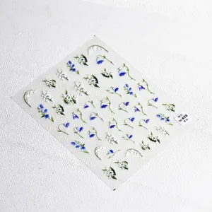 Adesivi per unghie mughetto con disegni floreali bianchi e blu sottili e flessibili