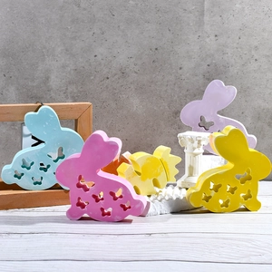 Figurines de lapin de Pâques avec motifs papillons ajourés en couleurs mates variées