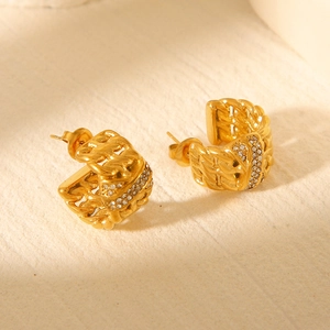 18k gold-plated stainless steel C-hoop earrings with chain texture and micro-pave crystals