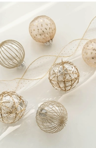 Detail of 8cm cream and gold Christmas balls with mesh and glitter fabric texture