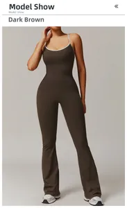 Combinaison de yoga marron foncé avec dos croisé et coupe de jambe évasée chic