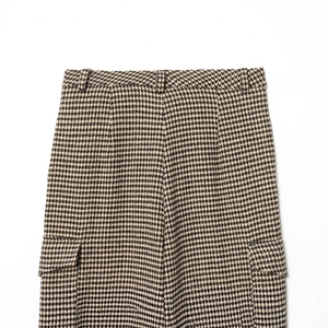 High-waisted houndstooth cargo pants in black and brown with large side utility pockets