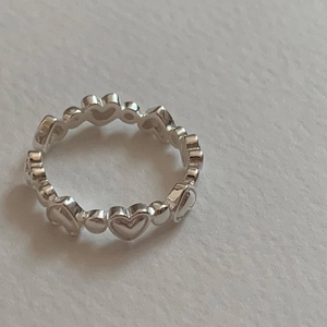 Minimalist S925 sterling silver ring with interlocking hollow heart design for women