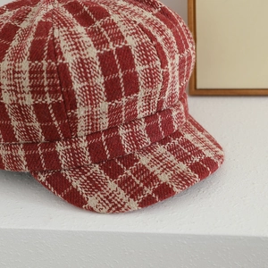 Cappello newsboy vintage per bambini a quadri rossi in lana per l'autunno-inverno