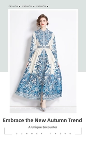 Détail d'une robe maxi à imprimé paisley avec col chemise et ceinture assortie