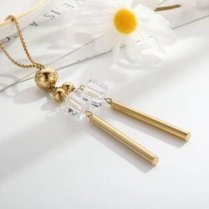 Minimalist long golden necklace featuring transparent glass cubes and adjustable bead