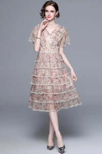 Robe longue en tulle à fleurs avec perles brodées et jupe superposée en maille filet
