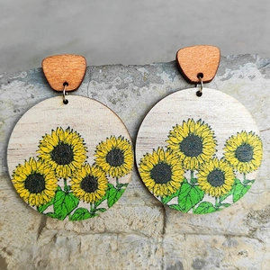 Boucles d'oreilles rondes en bois bohème avec motif de tournesol et tiges en acier