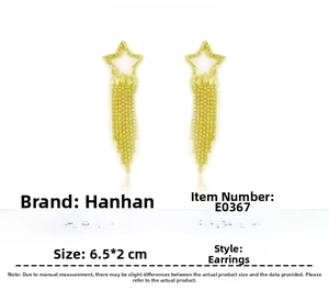 Detail showing dimensions and 5.8g weight of golden five-point star tassel earrings