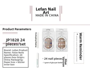 Détail de l'emballage et du contenu des faux ongles style français avec fleurs