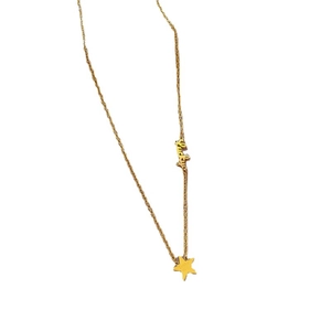 Collier minimaliste en acier titane doré avec pendentif étoile et lettrage Lucky gravé