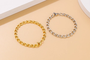 Detaillierter Vergleich von goldenen und silbernen Panzerarmbändern aus Edelstahl