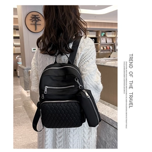 Sac à dos matelassé noir élégant pour femme, sac d'école de voyage décontracté et léger.