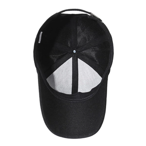 Structure interne d'une casquette de baseball noire en coton avec design à six panneaux