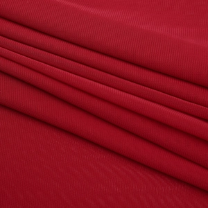 Vue macro détaillée du tissu en maille rouge foncé montrant texture et élasticité