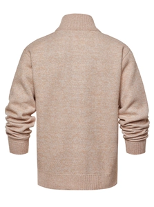 Vista posteriore del cardigan da uomo color avena con orlo a coste e collo alto in maglia