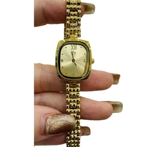 Elegant gold square watch for women with chain bracelet and luxury Roman numerals