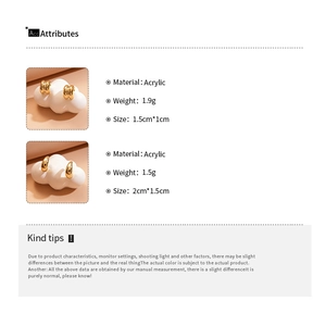 Detailed specs of gold double-layer C-shape acrylic earrings showing size and weight info