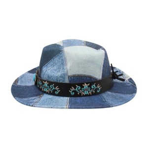 Chapeau de cowboy en denim patchwork avec broderie florale et bandeau en cuir