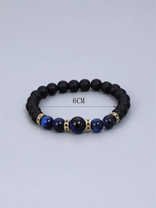 Détail de bracelet perles œil de tigre 6cm avec pierres mates et anneaux dorés