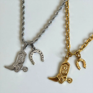 Collier Pendentif en Acier Inoxydable Bottes de Cowboy Chapeau Fer à Cheval Bijoux de l'Ouest Or Argent pour Hommes Femmes