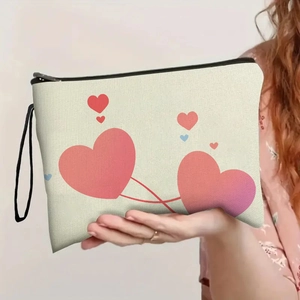 Cremefarbene Kosmetiktasche mit rosa Herzmustern und schwarzem Reißverschluss