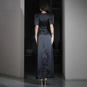 Elegant French style V-neck polka dot maxi dress with a slim fit and short sleeves