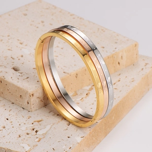 Three-tone 4mm butterfly butterfly-engraved stainless steel bangles set in gold, silver, and rose gold