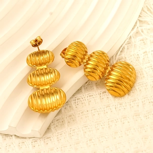 Minimalist gold-plated stainless steel oval earrings with vertical textured stripes