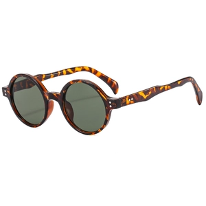 Lunettes de soleil rondes rétro en écaille avec verres vert foncé et clous métal