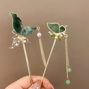 Épingle à cheveux papillon élégante avec pompon perles et glaçage émeraude