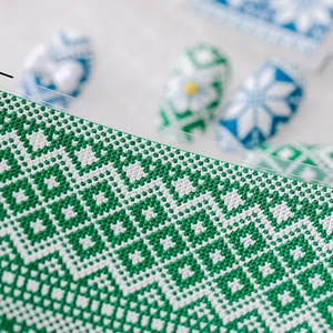 3D-geprägte Nagelaufkleber mit grün-weißem Strickmuster und Relief-Effekt