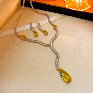 Parure bijoux de luxe avec collier goutte d'eau en zircon jaune et boucles d'oreilles