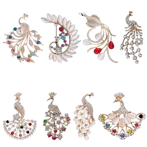 Elegant Alloy Rhinestone Peacock Brooch For Women Colorful Artificial Pearl Crystal Animal Pin Vintage Fashion Jewelry Accessories Gift