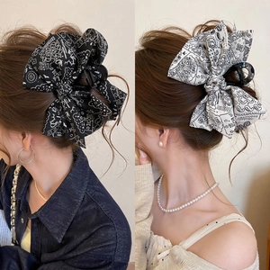 Large Paisley Print Bow Hair Claw Clip Fabric Wrapped Acrylic Shark Clip Elegant Korean Style Accessory For Women