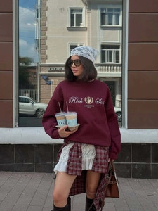 Sweat-shirt bordeaux brodé avec imprimé couronne Rich Assertive Moscow en milieu urbain chic