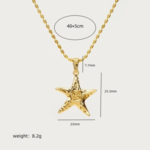 Collana con pendente a stella marina dorata con motivo a spirale su catena 40+5 cm