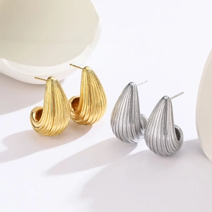 Vertical striped C-shape teardrop earrings in 18k gold and silver stainless steel finish