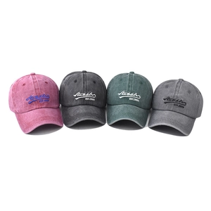 Cappellini da baseball vintage in cotone lavato con ricamo EST.1993 in quattro colori