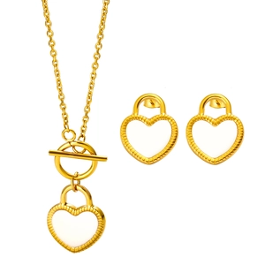 Parure en acier inoxydable doré avec collier à pendentif cœur et boucles d'oreilles