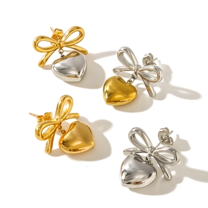 Bow stud earrings with heart pendants in mixed gold and silver 18K plated stainless steel
