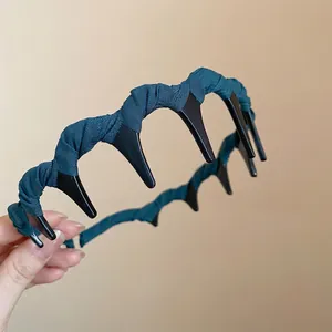 Serre-tête plissé vert foncé élégant avec dents antidérapantes pour un style volumineux
