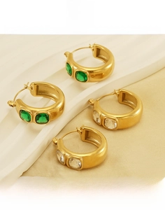 Detail of 18K gold-plated titanium steel C-hoop earrings with square emerald and white gems