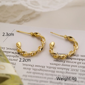 Detailed view of 18K gold plated geometric earrings with size 2.3cm and 4g weight specs