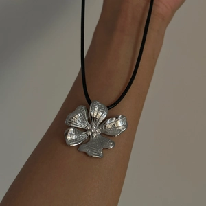 18k gold plated stainless steel daisy pendant necklace with micro-inlaid zircon stones