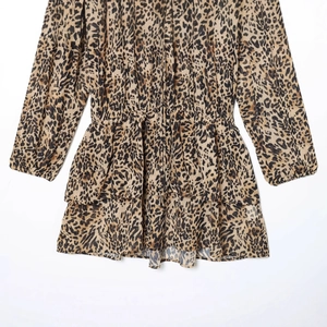 Robe en mousseline imprimé léopard avec ourlet à volants superposés et taille élastique