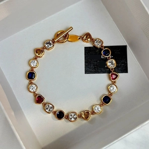 Bracelet Géométrique Cœur En Zircone Colorée Placé Or 18K Bijoux En Cuivre Pour Femmes Style Niche Luxe Fermoir T